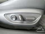 運転席パワーシート搭載。微妙な調整が手軽にでき、ピッタリのポジションで運転することが可能です。