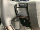 運転中、オーディオの操作をしてて、ハッとしたことはありませんか?ステアリングスイッチは、運転中でもハンドルでオーディオの操作が可能です。安全なドライブをサポートします。