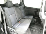 気になる汚れは「まるまるクリン」で解消! 当社の中古車はシートを外して隅々までキレイにクリーニングしてあります(但し、一部 高年式車両等は除きます)