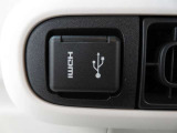 HDMIソケット、USBソケットを備えています。