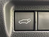 【ハンズフリーパワーバックドア】リアバンパー下部に足先を出し入れするだけでバックドアが自動で開閉♪両手が荷物でふさがっている時でもラクラク開閉操作が行えます!