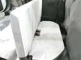 気になる汚れは「まるまるクリン」で解消! 当社の中古車はシートを外して隅々までキレイにクリーニングしてあります(但し、一部 高年式車両等は除きます)