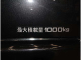 お子様も大喜び、長距離ドライブや渋滞でも退屈知らずの後席TVモニター付です