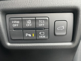 電動リアゲートになっているので荷物を持っていてもボタン一つで開けることができるので大変便利です