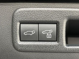 【パワーバックドア】スマートキーや運転席のボタンを押すだけでリアゲートが自動で開閉します!荷物を持っている時や、高い位置にあるバックドアを閉める際に便利な機能です♪
