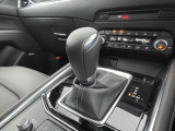 アクセルペダルを踏み込む量や速さに応じて変速パターンを制御し、人馬一体の運転感覚を発揮してくれる6速オートマ!