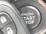 【キーレス】少し離れた場所からでもボタン一つでドアの開錠・施錠ができるのでとっても便利!ドアの鍵穴周りに傷をつけることもありません♪