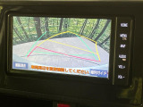 【バックカメラ】駐車時に後方がリアルタイム映像で確認できます。大型商業施設や立体駐車場での駐車時や、夜間のバック時に大活躍!運転スキルに関わらず、今や必須となった装備のひとつです!