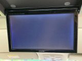 【フリップダウンモニター】大画面モニターで後席でもエンタメをお楽しみいただけます。小さなお子様にも大人気の装備です♪