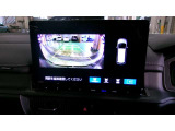 バックカメラの画像です。ガイドラインがスムースな車庫入れをサポートいたします。車庫入れの安心感がアップしますね。