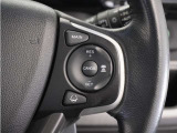 ◆アダプティブクルーズコントロール◆予め設定した車速内でクルマが自動的に加減速。前走車との適切な車間距離を維持しながら追従走行します。【LKAS】車線維持支援システムでステアリング操作を支援。