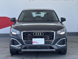 Audiの象徴であるシングルフレームグリルをよりワイドで低くシャープなデザインとすることでワイド&ローのフォルムを協調しています。