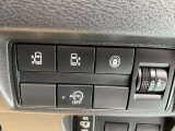 左右オートスライドドア装備。開口部も広くとってります。狭い駐車場、雨の日での乗り降りもしやすくなります。今や人気の装備の一つです!