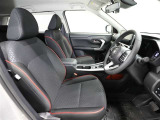 ゆったり室内で運転もしやすいです♪使い勝手の良い配置も考えられています!!