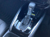 シフトノブはe:HEVでもガソリン車と同じですので直感的な操作が可能です。