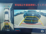 パノラミックビューモニター&バックモニター♪車両の前後左右に搭載した4つのカメラの映像を合成し、車を真上から見ているような映像を表示♪