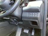 左側に高速で便利なETCがあり、横滑りを防ぐVSAなどのスイッチは、運転席の右側、手の届きやすい位置にあります。
