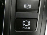 【ブレーキホールド】・・・「HOLD」スイッチを押し、システムONの状態にしておくことで、渋滞や信号待ちなどでブレーキを踏んで停車した時にブレーキを保持。 アクセルを踏むと解除されます。