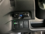 ビルトインタイプの【ETC】で見た目もスッキリ。高速道路の利用にとても便利です。【パーキングセンサー】駐車や出庫時にクルマの前後の障害を検知し、音とディスプレイでお知らせします。