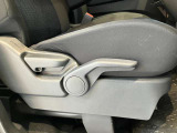 運転席はご自身の適切な運転ポジションへ移動可能なラチェットが付いております。