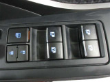 運転席側のパワーウィンドウスイッチです。全ての窓の開閉操作ができます。