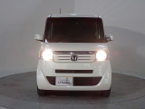 HIDより明るいLEDヘッドライト が装備されています。より明るく!省電力!で、夜間走行時や雨の日に明るく安全に前方を照らすことが出来ます。