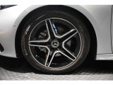 メルセデスの認定中古車「サーティファイドカー」では、万一お車が故障した場合も、ご購入後1年間もしくは2年間※は走行距離にかかわらずメルセデス・ベンツ正規サービスネットワークで無料修理いたします