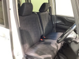 運転席、助手席☆ともにゆとりのある空間となっております♪