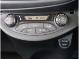 【オートエアコン】1年中快適な室内を提供!車内温度を設定すると、風量を自動で調整してくれます。