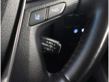 夜間走行でも安心のLEDへッッドライト搭載車です。とても明るく白い光で照らします。この装備も人気のアイテムですね