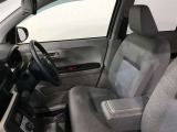 高いホールド性で運転姿勢が安定します。長距離ドライブでも疲れにくいのが魅力です。快適なドライビングライフをお送りください♪