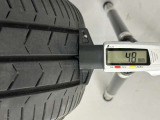 夏タイヤの残り溝は4.8mmです。スリップラインからは3.3mmとなっております。