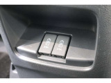 後部座席にも充電ソケットが装備されており、後部座席に座っている方も携帯電話等を充電することができます!