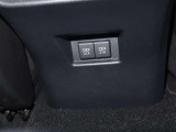 充電用USB端子付き。スマートフォンなどの充電に便利です。