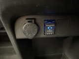【USB入力端子】USB接続がついていますので携帯などの電子機器の充電にも使えて便利です♪