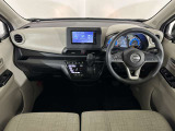 室内が明るく、運転がしやすいナチュラルベージュ内装となっております。