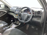 すっきりとしたデザインの内装は、さすがトヨタ車の上品さを感じます。