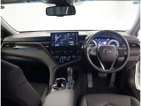 デザインもよく、居心地のよい運転席ですね。分かりやすいスイッチ類ですから操作もしやすく運転をサポートします。ぜひご来店いただき、実際にお座りいただいてステアリングを握ってみてください!