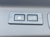 【パワーバックドア】スマートキーや運転席のボタンを押すだけでリアゲートが自動で開閉します!荷物を持っている時や、高い位置にあるバックドアを閉める際に便利な機能です♪