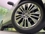 【純正19インチアルミホイール】外観にマッチした純正アルミホイールを装着しております。各種社外アルミホイールや、スタッドレスタイヤも取扱いしております。是非ご相談ください♪