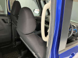 小さなお子様やご年配の方の乗車の際に乗り込みサポートのグリップがついてます。