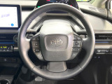インテリアに合わせたデザインのステアリングは、運転される方のことも考え、運転しやすい形状、大きさです。是非一度、実際に触ってお確かめください。