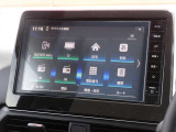 ナビゲーション+AV 2画面表示(デュアルウィンドウ)、地デジTV、FM/AM、microSDカード(音楽/動画ファイル再生)、Bluetooth Audio、ハンズフリーフォン、スマホ連携、音声認識対応の純正9インチ大型ナビです。