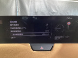 フォワードセンシングカメラで認識した交通標識をディスプレイに表示し、交通標識の見落とし防止を図り、安全運転を支援します。