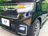 【LEDヘッドライト】悪天候や夜間走行時も良好な視界を確保し安心して運転できる高輝度LEDヘッドライトを装備!点灯速度が早く、消費電力も抑えられています。