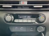 オートエアコンは、温度や風量を自動で調整してくれるため、運転に集中でき、疲労軽減にもつながります。また、車内の温度を一定に保つことで、結露やカビの発生を防ぐ効果もあります。