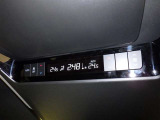 【オートエアコン】お好みの温度に設定して頂くと、車内の温度を自動調整♪快適にクルマの中を過ごして頂けます。