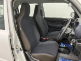【フロントシート】さまざまな体格の方が快適に運転ができるよう配慮したシートになっております。