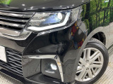 【LEDヘッドライト】悪天候や夜間走行時も良好な視界を確保し安心して運転できる高輝度LEDヘッドライトを装備!点灯速度が早く、消費電力も抑えられています。