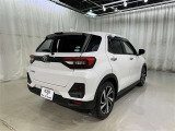広々とした車内空間に優れた燃費性能。更にデザインも上質で人気のお車です!